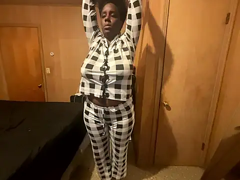 saltlightEmber online show from December 2025 12:59:02 AM