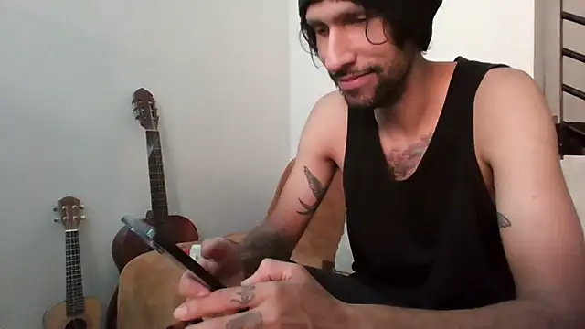 Snapshot of Alejandro92_cali chatting on June 2026 04:01:02 PM Alejandro92 cali online show from June 2026 04:01:02 PM