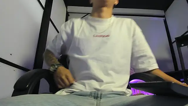 liaamsmiith  online show from February 2026 12:39:01 PM