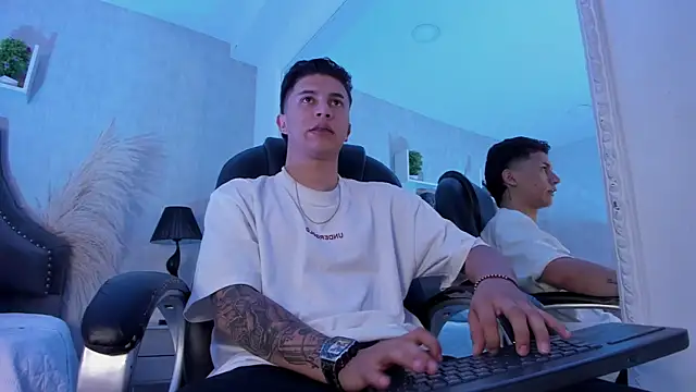 liaamsmiith  online show from January 2026 12:23:02 PM