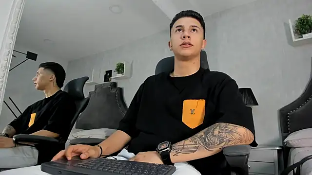 liaamsmiith  online show from October 2025 12:28:02 PM