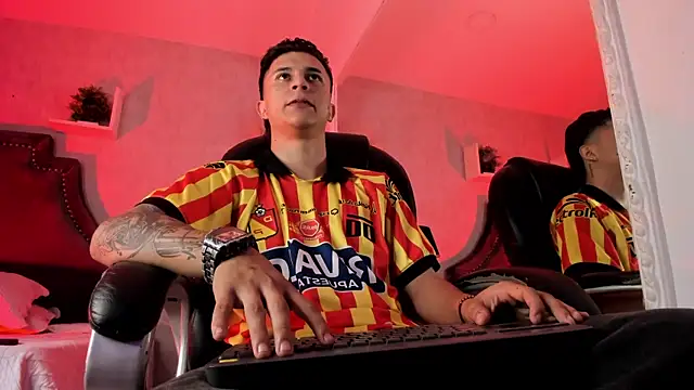 liaamsmiith  online show from February 2026 12:14:01 PM