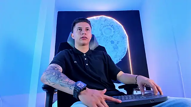 liaamsmiith  online show from November 2025 11:59:02 AM