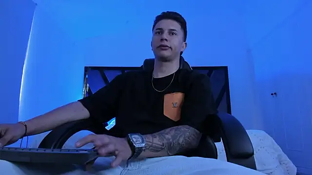 liaamsmiith  online show from February 2026 12:54:02 PM