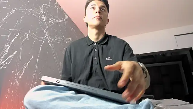 liaamsmiith  online show from September 2025 11:48:02 AM