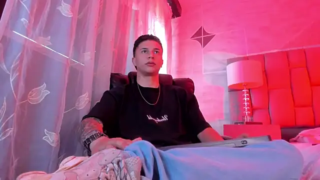 liaamsmiith  online show from March 2026 12:27:02 PM