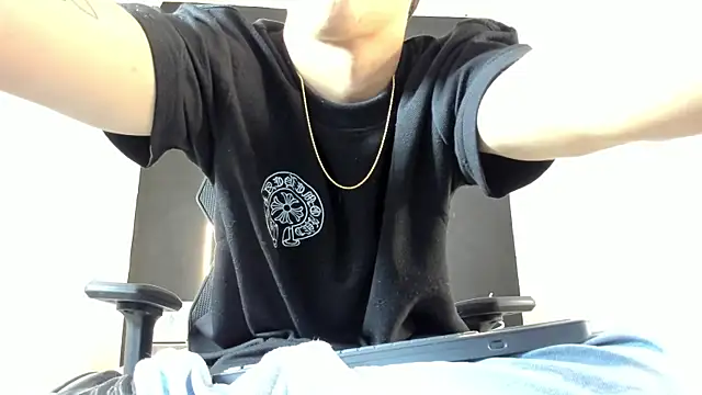 liaamsmiith  online show from October 2025 12:26:02 PM