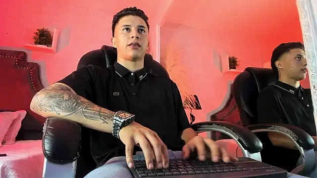 liaamsmiith  online show from February 2026 12:57:01 PM