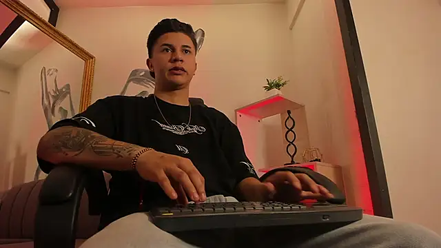 liaamsmiith  online show from February 2026 12:38:01 PM