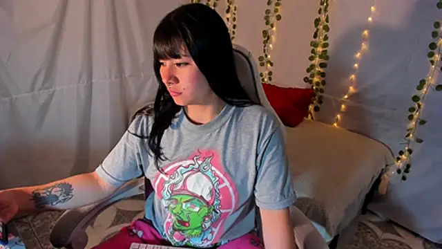 Zulema R1 online show from November 2025 04:06:01 AM