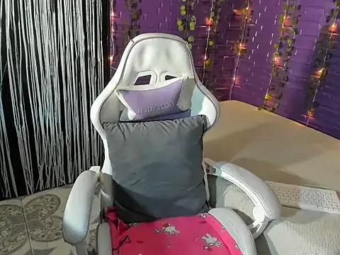 Zulema R1 online show from November 2025 03:21:02 AM