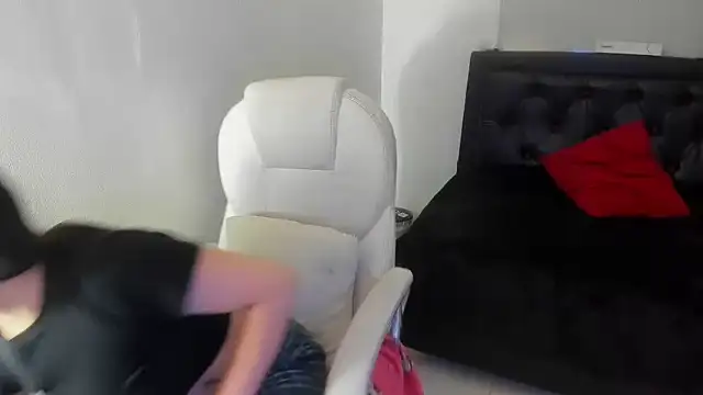 Zulema R1 online show from November 2025 02:56:01 AM