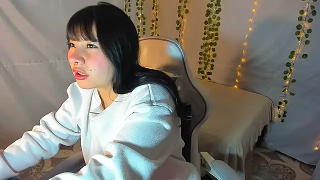 Zulema R1 online show from November 2025 03:43:01 AM