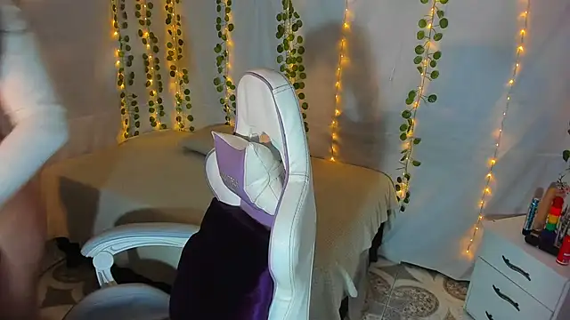 Zulema R1 online show from November 2025 04:28:02 AM