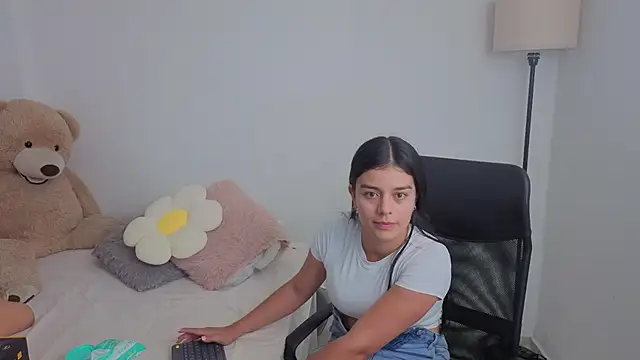 valerihouse online show from November 2025 12:37:02 AM