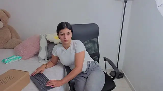 valerihouse online show from November 2025 12:26:01 AM