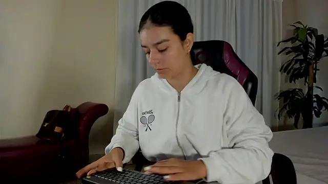 valerihouse online show from November 2025 05:46:01 PM