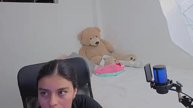 valerihouse online show from April 2026 01:50:01 AM