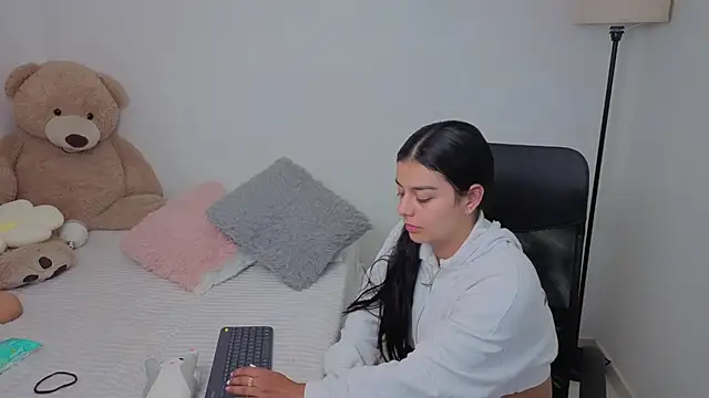 valerihouse online show from November 2025 12:53:02 AM