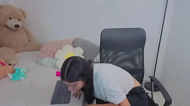 valerihouse online show from October 2025 12:44:02 AM