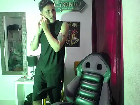 g0lden boss online show from November 2025 01:56:02 PM