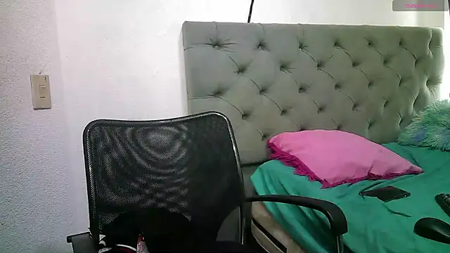 g0lden boss online show from October 2025 05:10:01 PM