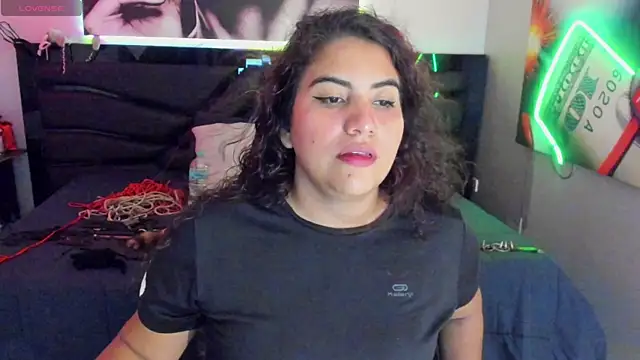 Snapshot of Sara_Bdsm_ chatting on April 2026 04:19:01 PM Sara Bdsm online show from April 2026 04:19:01 PM