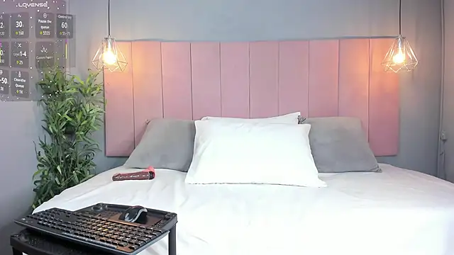 AariaLove online show from November 2025 10:36:02 PM