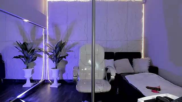 AariaLove online show from November 2025 10:43:02 PM