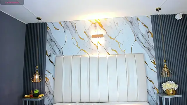 AariaLove online show from November 2025 05:06:02 PM