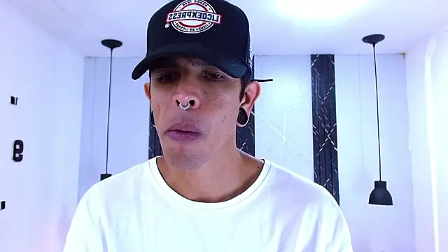 Franvill Trato online show from March 2026 07:20:01 PM