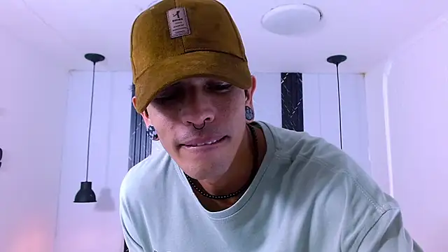 Franvill Trato online show from December 2025 08:19:01 PM