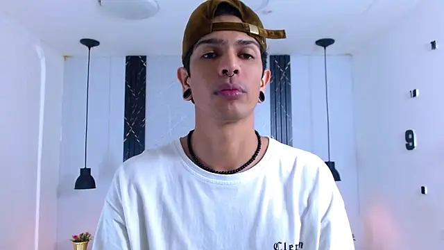 Franvill Trato online show from November 2025 07:03:02 PM