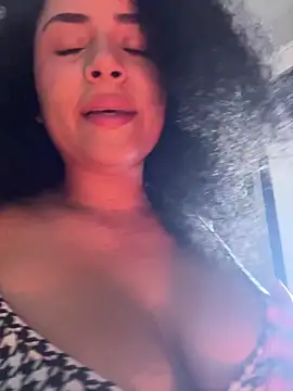 Snapshot of AfroSalvaje chatting on December 2025 01:10:01 AM AfroSalvaje online show from December 2025 01:10:01 AM