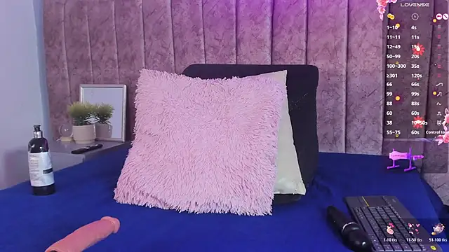 Niicolle Evanss online show from December 2025 07:57:01 PM