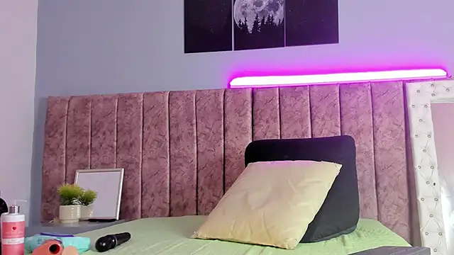 Niicolle Evanss online show from November 2025 05:47:01 PM