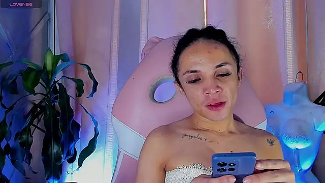 Snapshot of Cristal_Gem1 chatting on June 2026 07:52:02 PM Cristal Gem1 online show from June 2026 07:52:02 PM