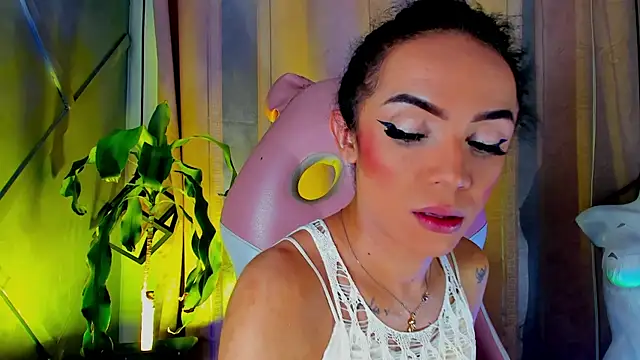 Snapshot of Cristal_Gem1 chatting on July 2026 02:40:01 AM Cristal Gem1 online show from July 2026 02:40:01 AM