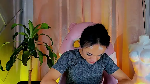 Snapshot of Cristal_Gem1 chatting on June 2026 12:06:01 PM Cristal Gem1 online show from June 2026 12:06:01 PM