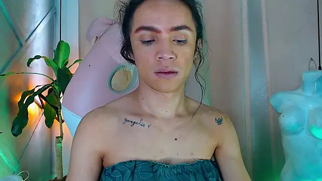 Cristal Gem1 online show from May 2026 11:57:01 AM
