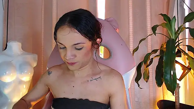 Cristal Gem1 online show from May 2026 11:52:01 AM