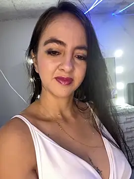 salo-rousee online show from November 2025 04:50:01 PM