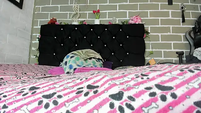 CharlotteBrowm online show from November 2025 06:12:02 PM