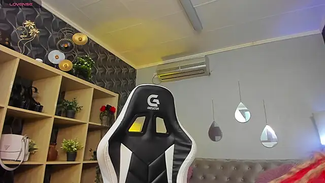 xPuka online show from December 2025 05:12:01 PM