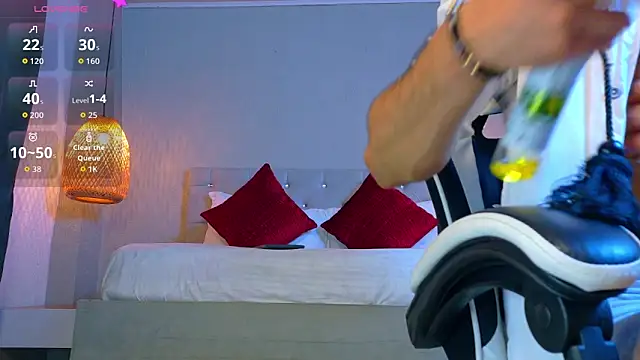 Thaiel Fosteer online show from September 2025 03:40:01 PM