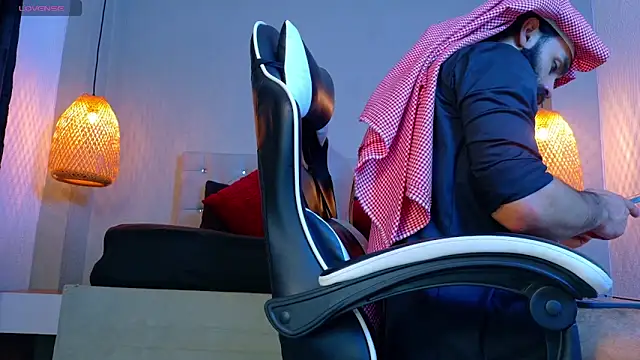 Thaiel Fosteer online show from October 2025 04:33:01 AM