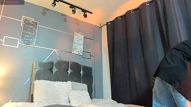 oliver mr  online show from December 2025 08:10:01 PM