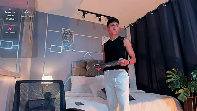 oliver mr  online show from November 2025 08:20:02 PM