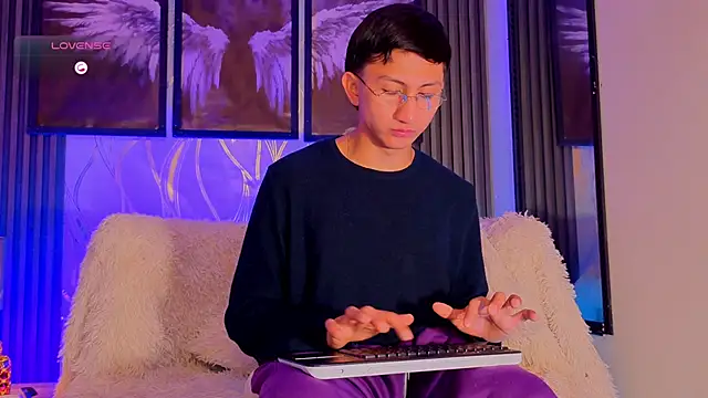 oliver mr  online show from March 2026 07:37:01 PM