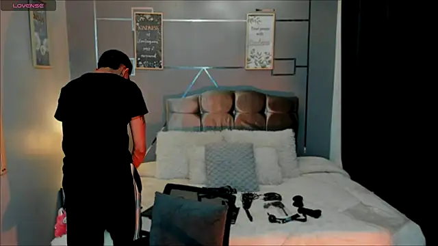 oliver mr  online show from November 2025 08:08:01 PM